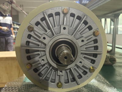 一臺自動切模機(jī)要裝幾臺磁粉制動器